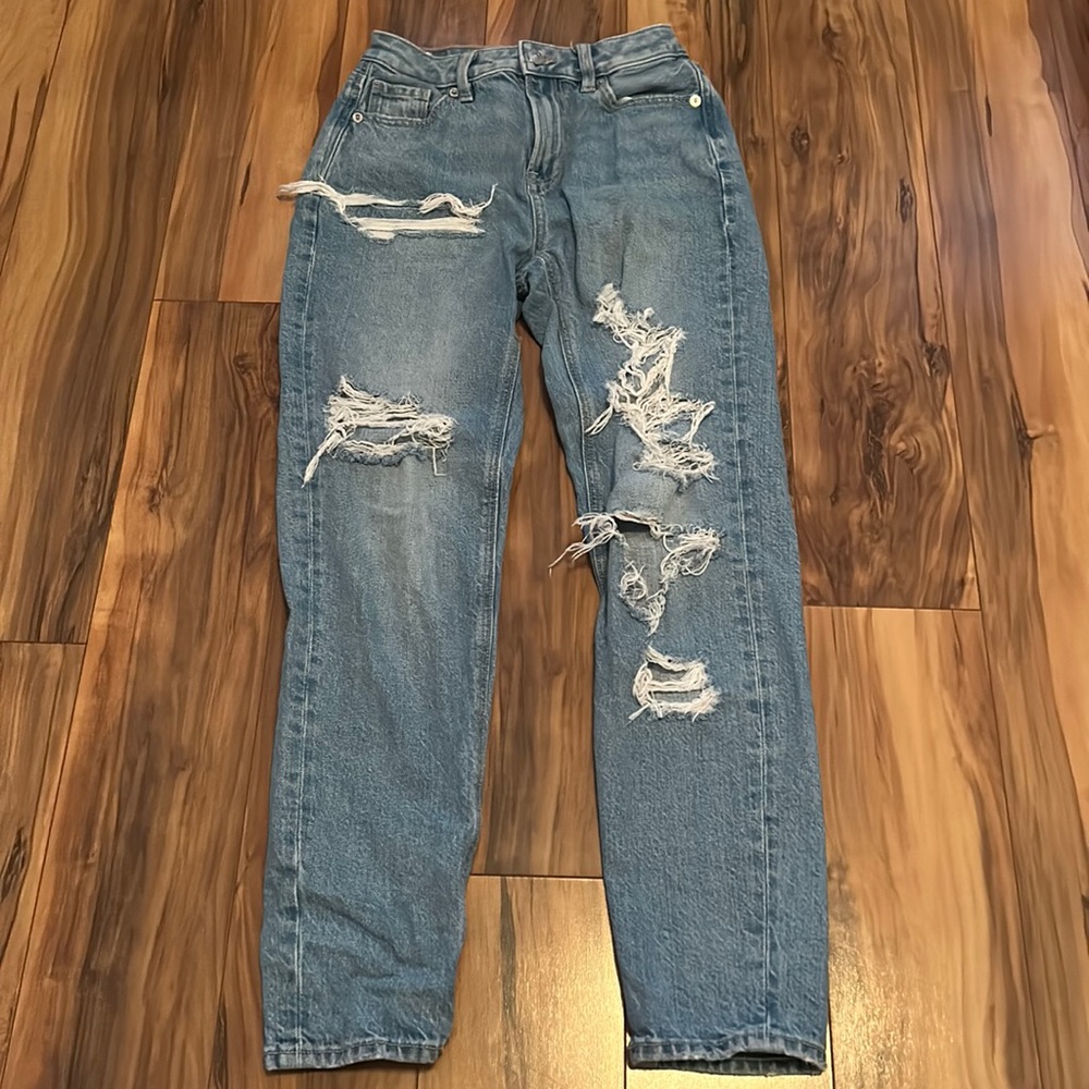 American Eagle Ripped Mom Jeans Size 00